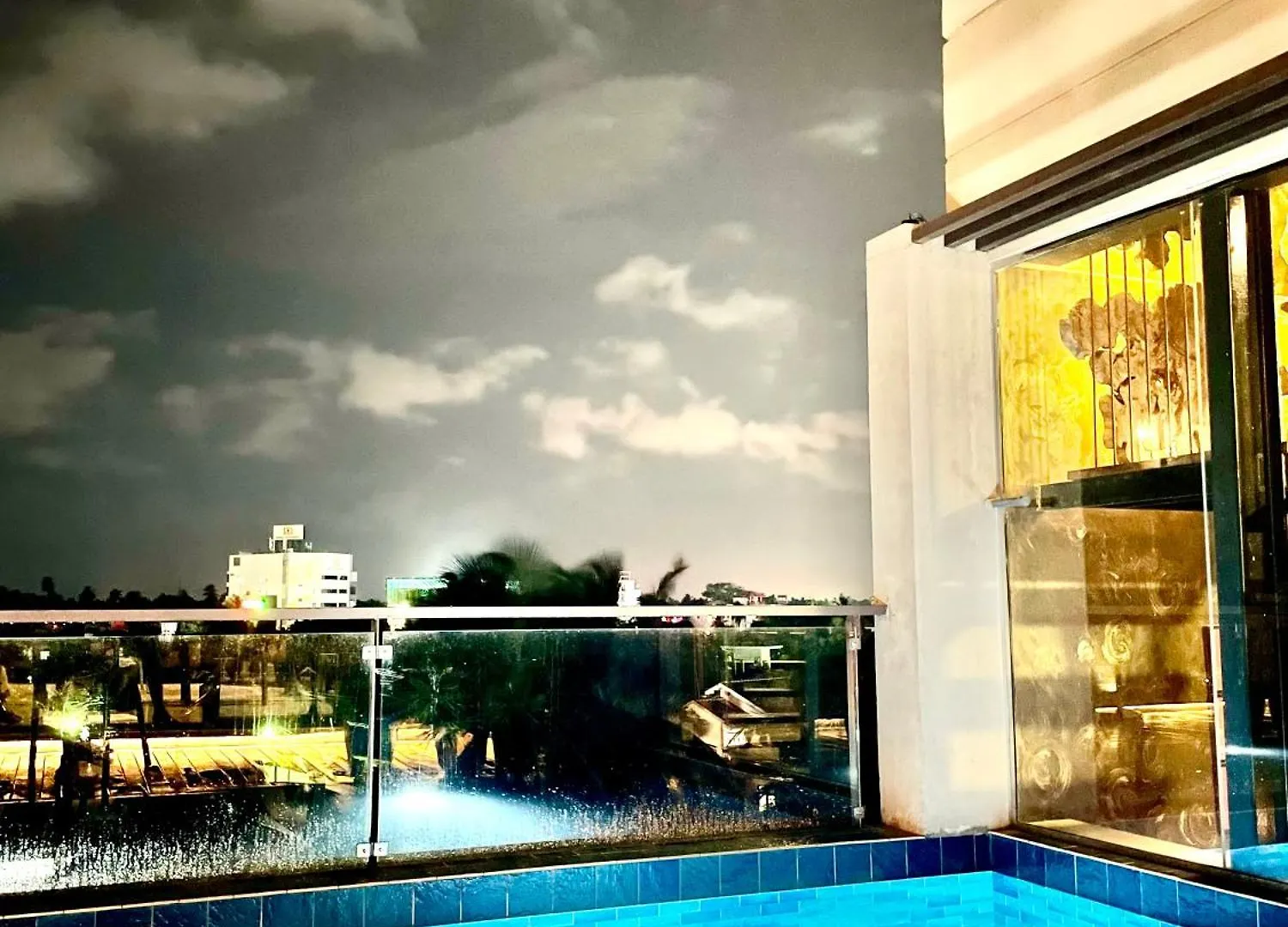 Penton45 - Luxury Penthouse Apartment Negombo